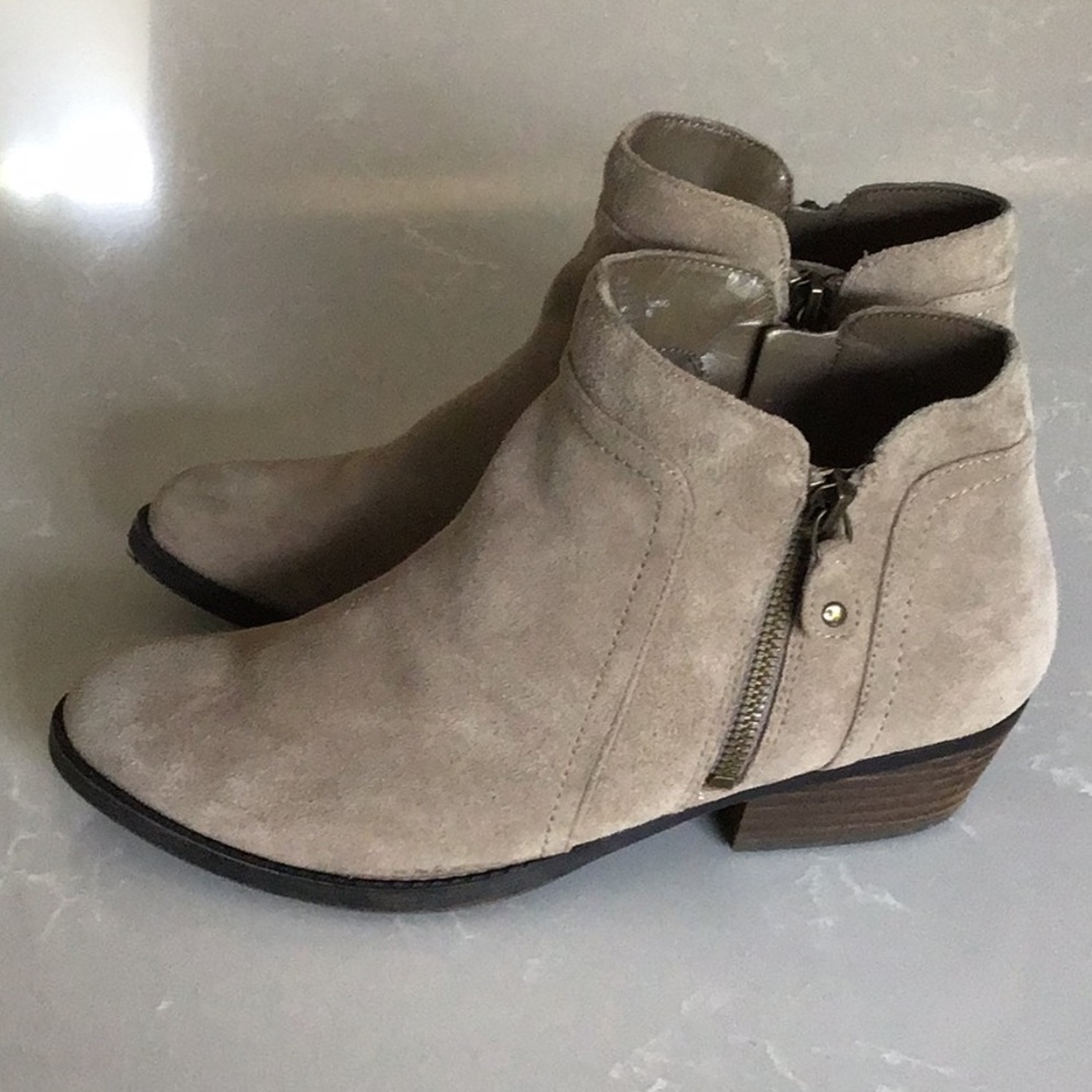 Nine West taupe suede booties size 8